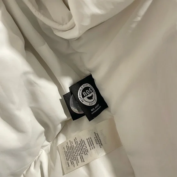 *SOLD* Aritzia Cream Bomber Jacket - Picture 9 of 10